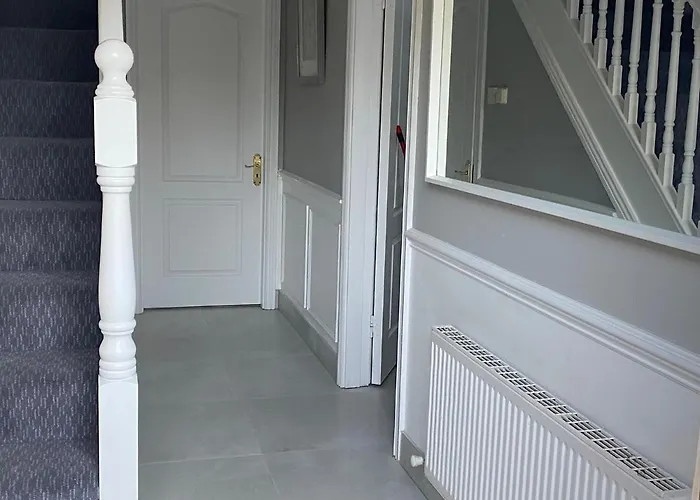 Modern House In 펜션 *