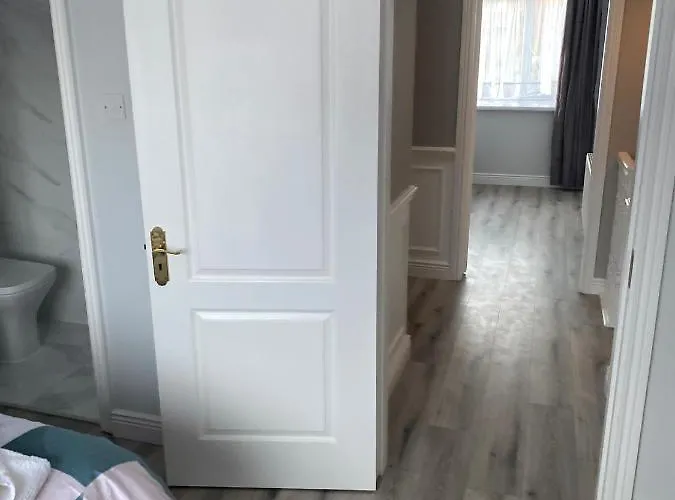 Modern House In 펜션 더블린