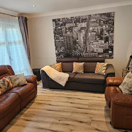 Nyaraló Modern House In Dublin